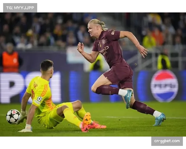 哈兰德领衔曼城锋线,对阵巴萨赛前演练肋部穿插战术